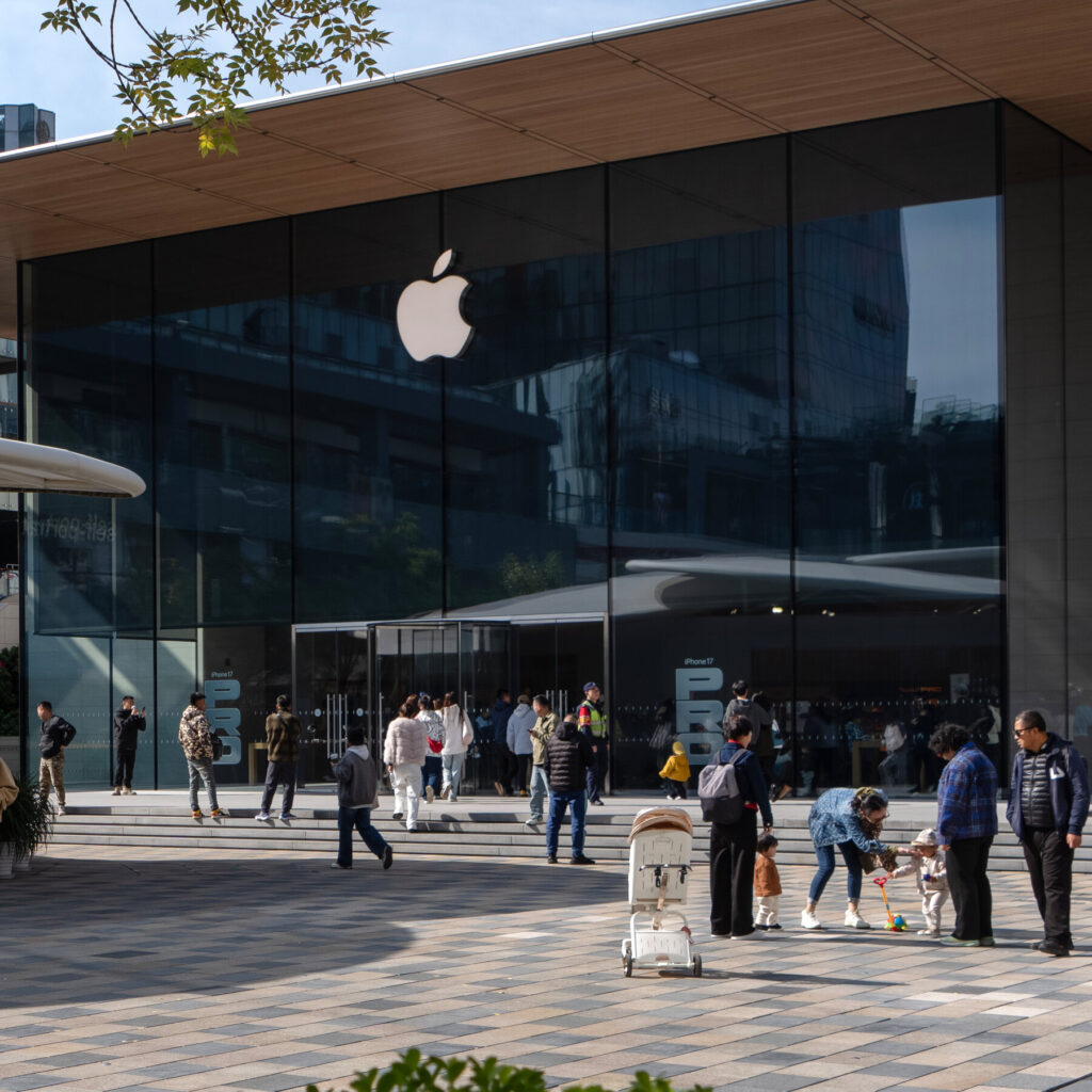 Apple Introduces Leasing Program for iPhones and Other Devices