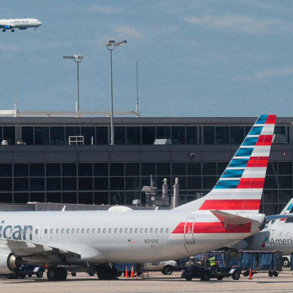In a Big Pivot, Seat-Back Screens Are Returning at American Airlines