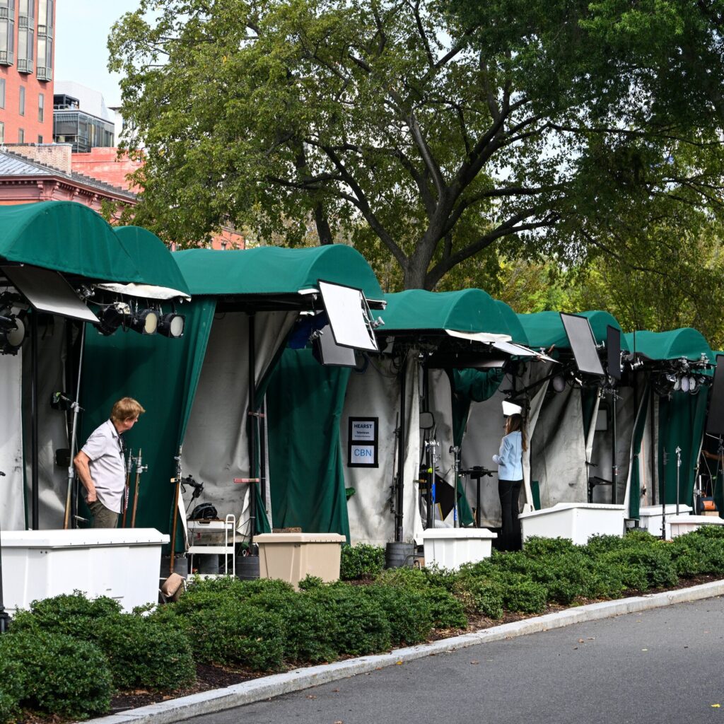 CNN and CBS Resume White House Coverage After Standoff